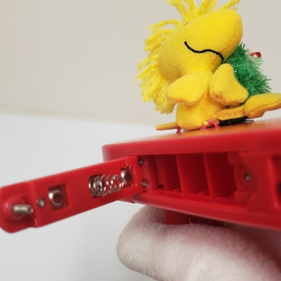 Hallmark Swingin with Snoopy Woodstock Animated Musical Lights Peanuts Christmas - Picture 8 of 13